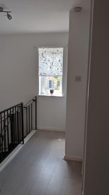 Private 2 Bed Flat Close To Excel & City Airport London Exterior photo