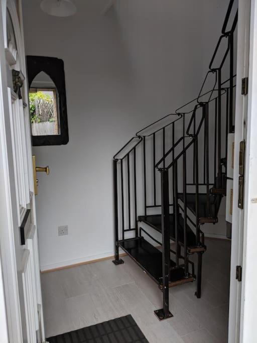 Private 2 Bed Flat Close To Excel & City Airport London Exterior photo